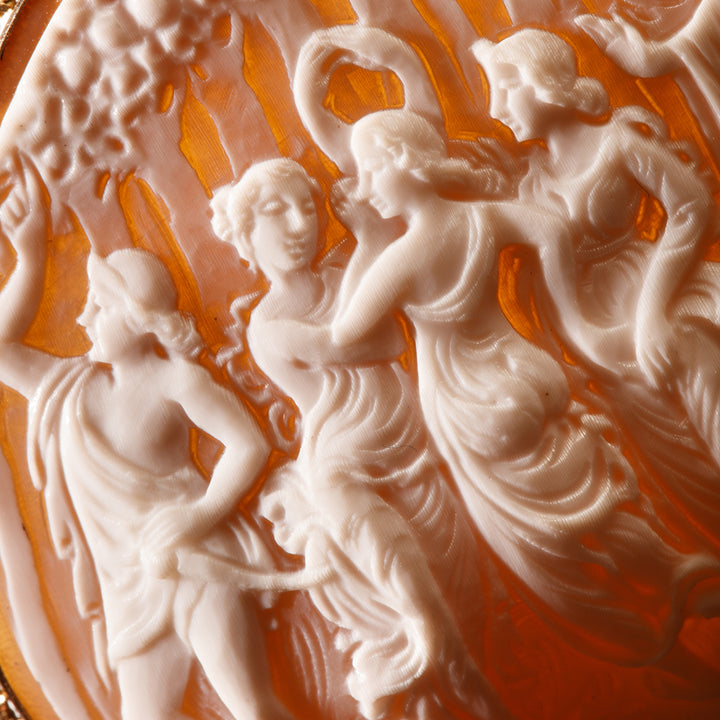 Brosche mit antiker Waldszene