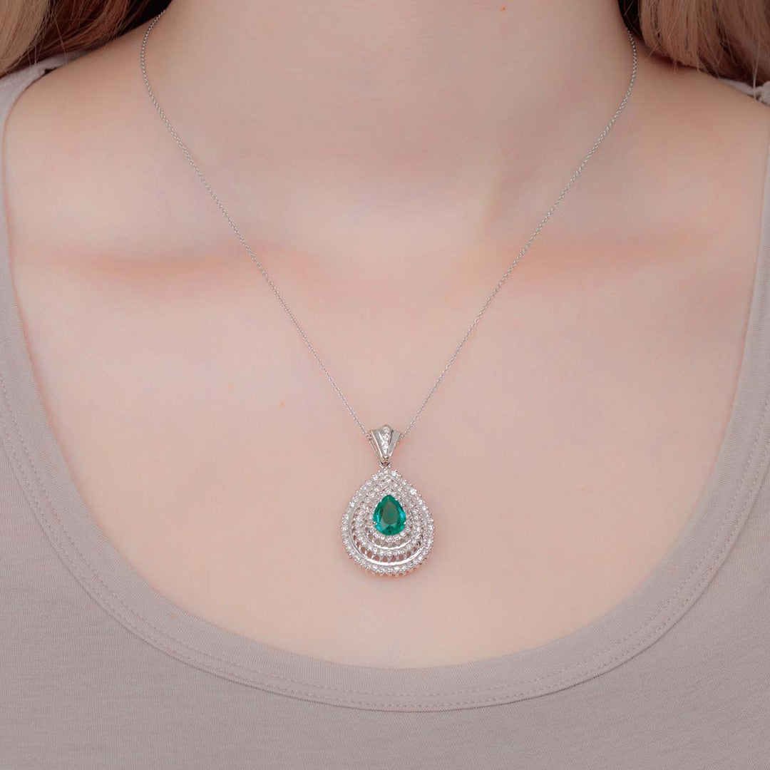 Diamant-Tropfen-Anhänger mit synthetischem Smaragd