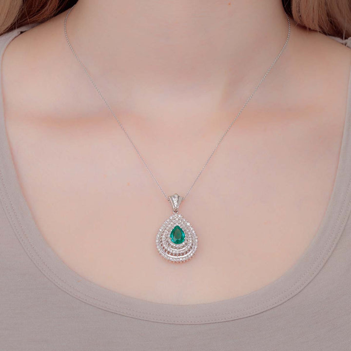 Diamant-Tropfen-Anhänger mit synthetischem Smaragd