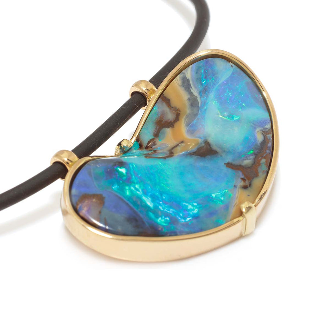 Lederkette mit Opal-Anhänger