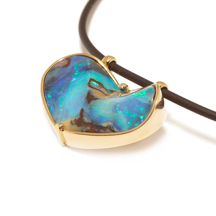 Lederkette mit Opal-Anhänger