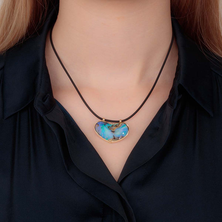 Lederkette mit Opal-Anhänger