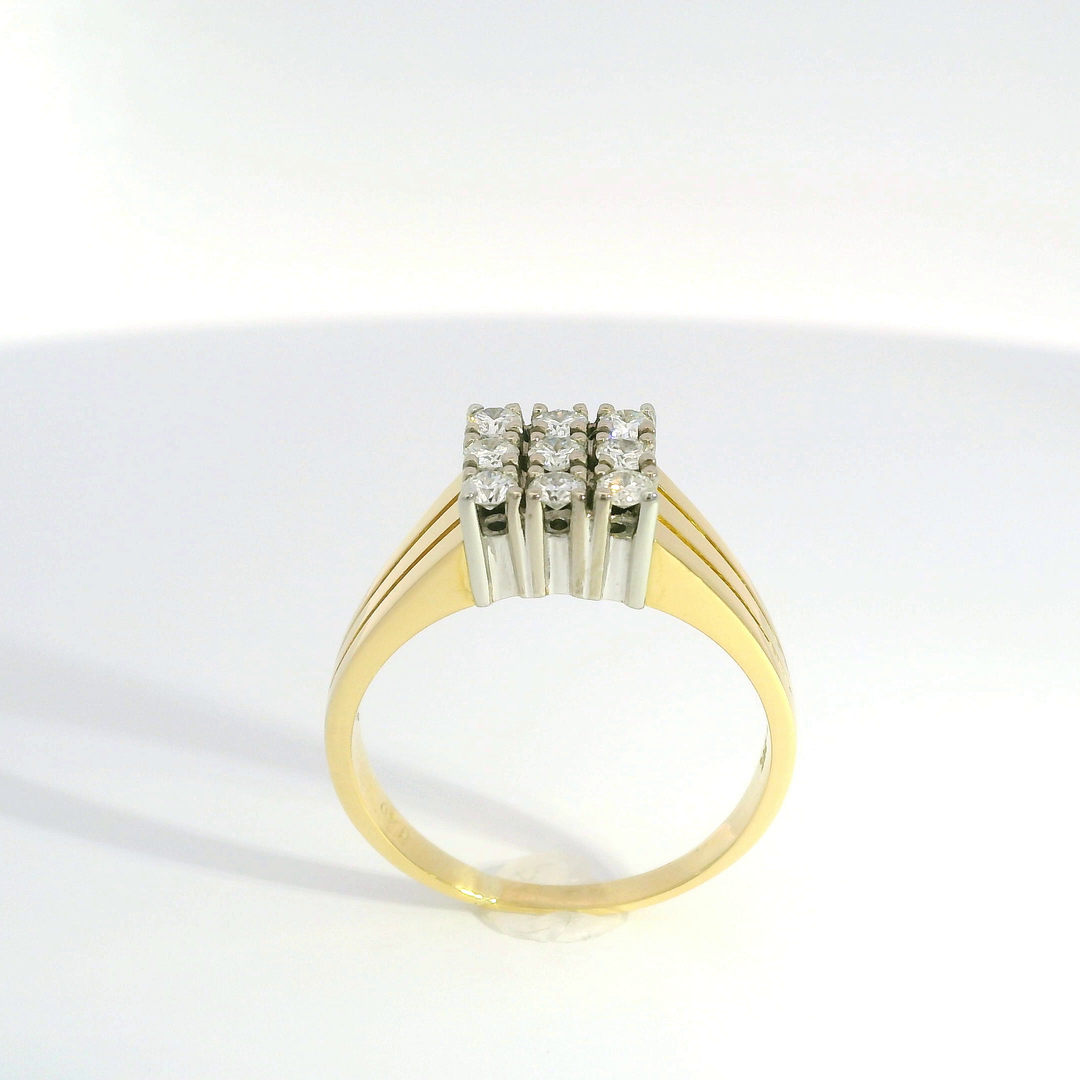 Ring mit mehreren Steinen