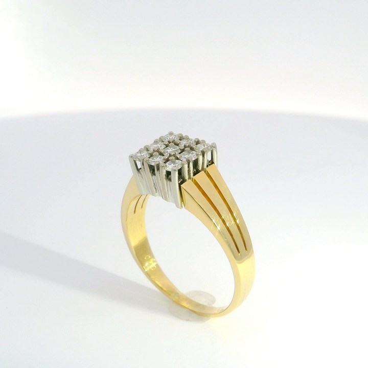 Ring mit mehreren Steinen