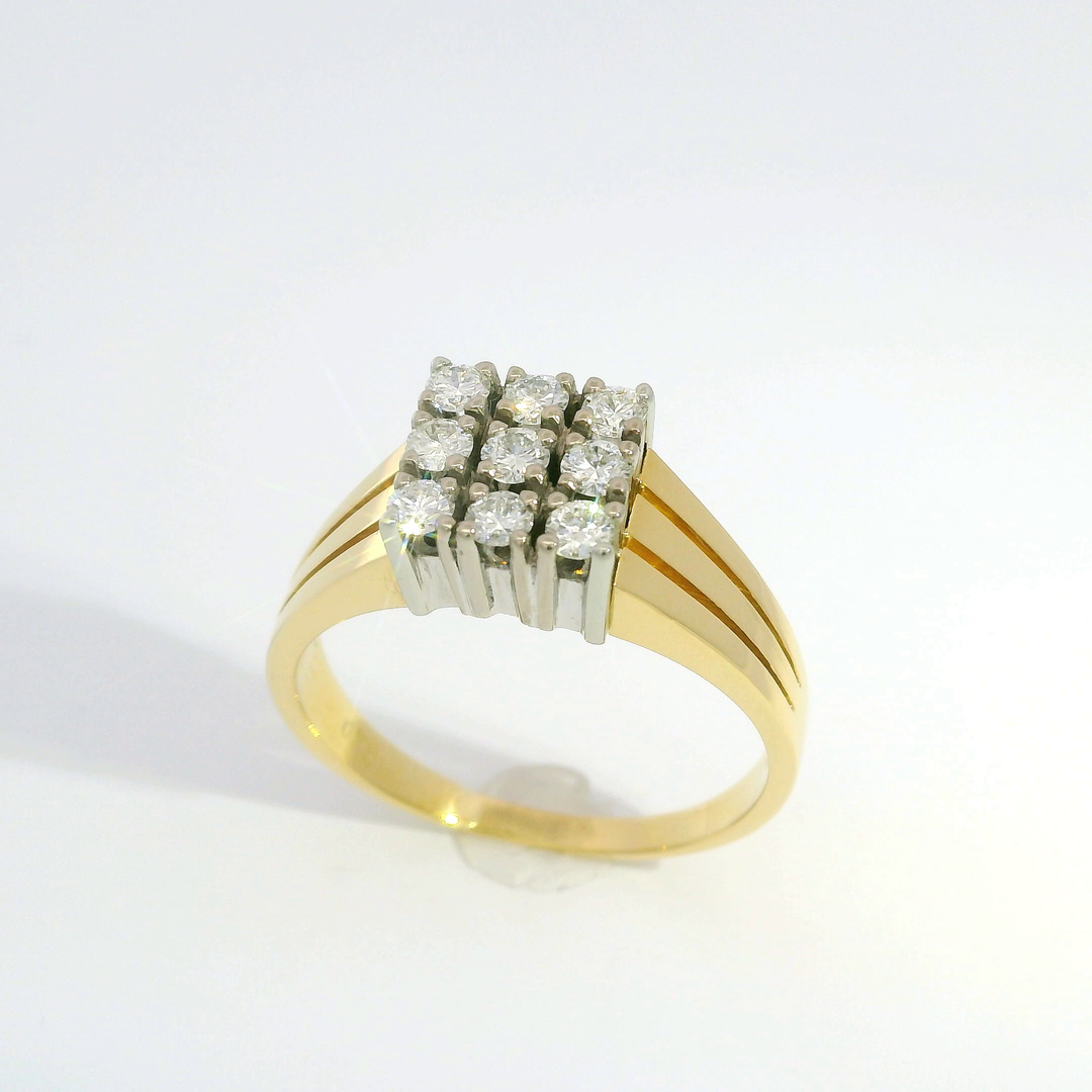 Ring mit mehreren Steinen