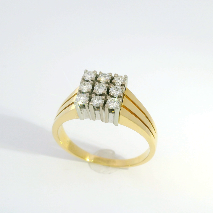 Ring mit mehreren Steinen