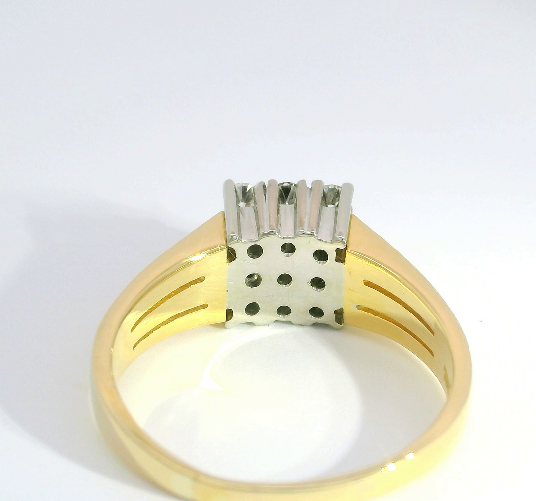 Ring mit mehreren Steinen